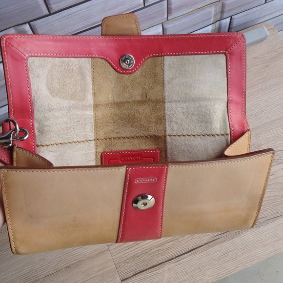 Coach Vachetta leather buckle wristlet wallet. - Picture 13 of 16